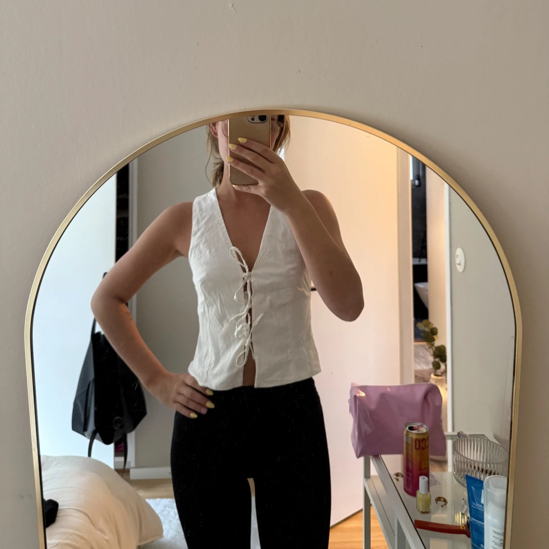 Vit croppad omlottopp med knyt