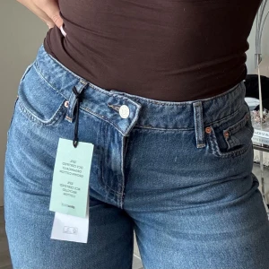 Blåa wide leg jeans med hög midja - Slutsålda ”Fold up jeans” från GinaTricot i storlek 36 - helt nya, endast testade. 