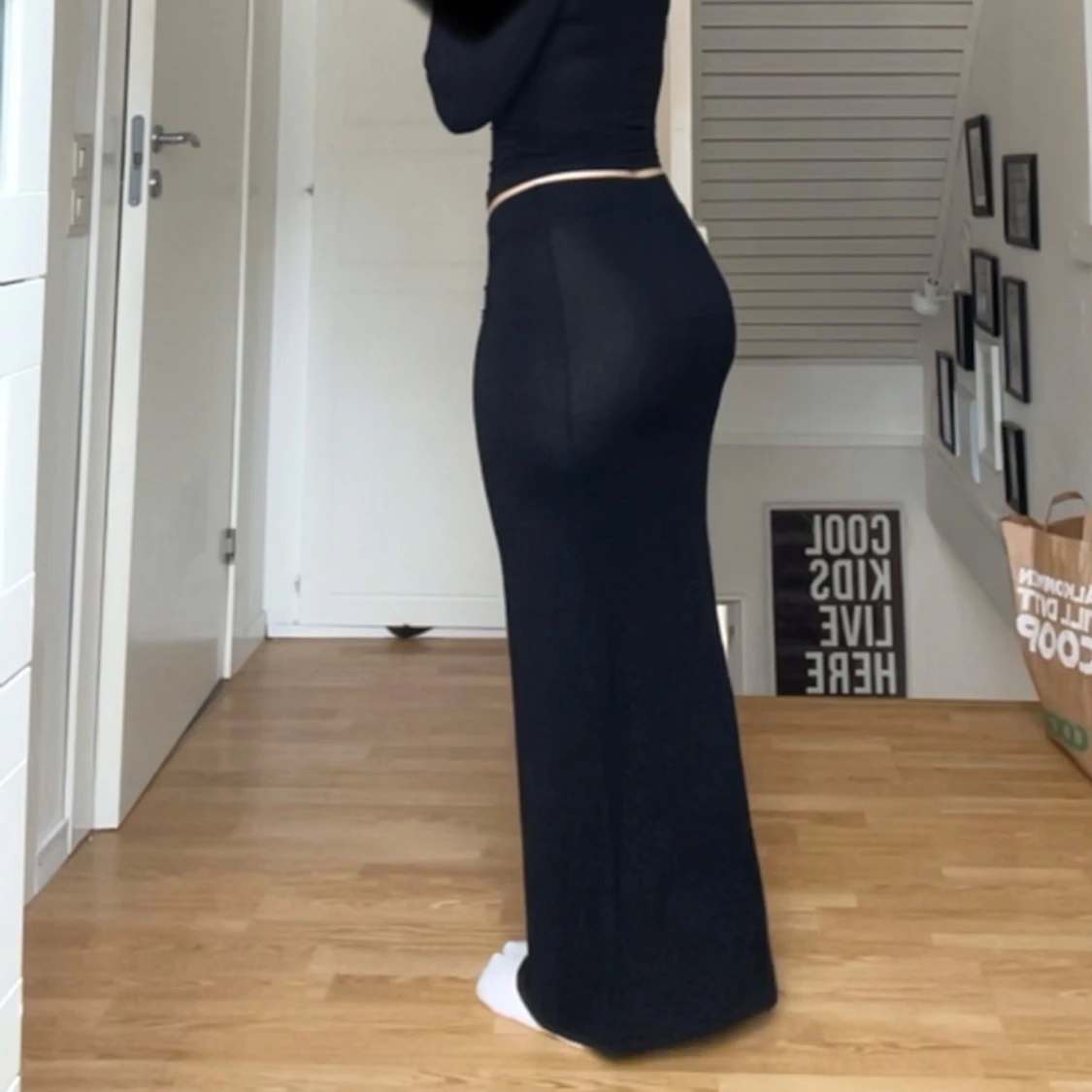 Svart långkjol med stretch - 2