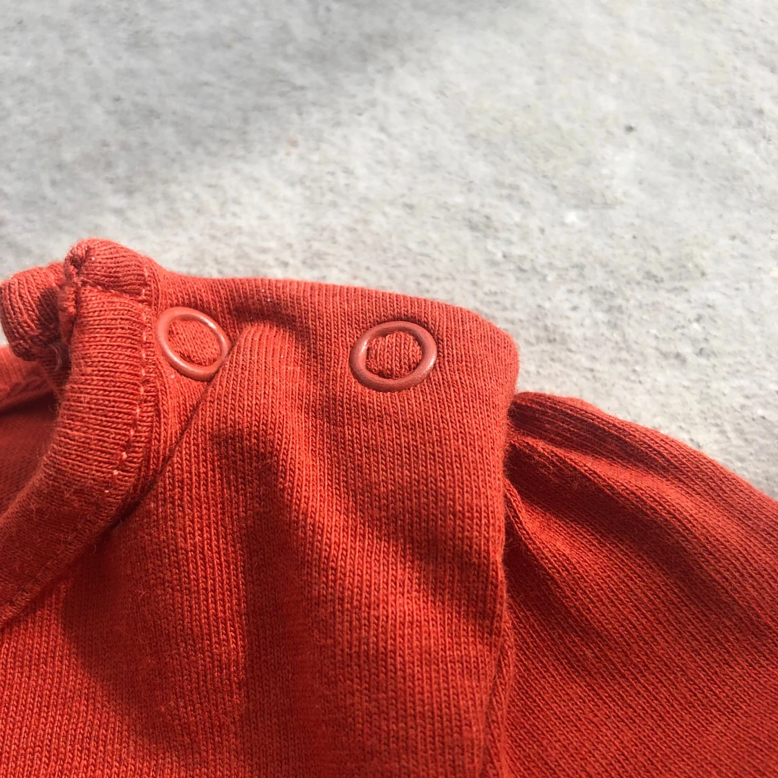 Rostfärgad långärmad tröja med djurtryck - 2