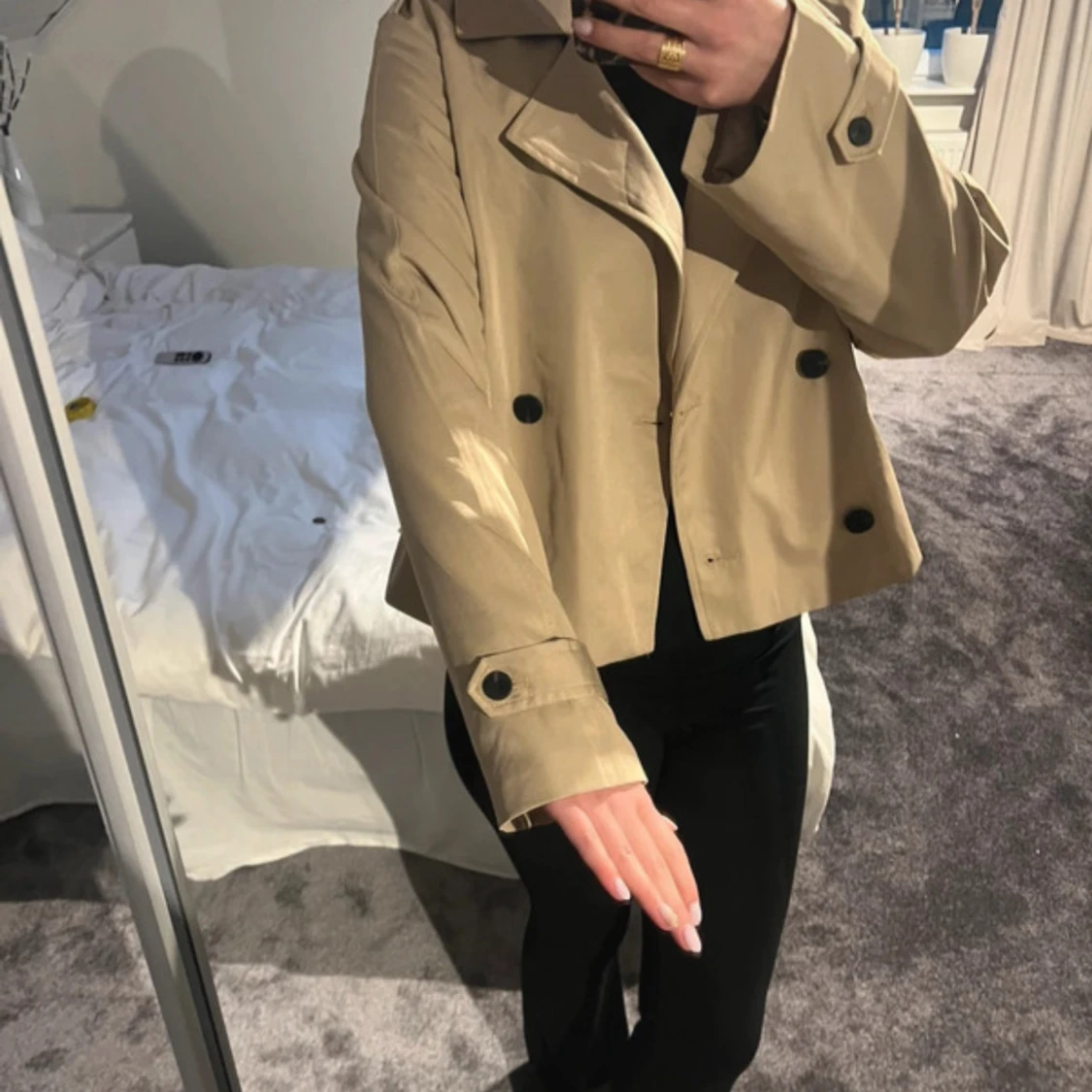 Beige kort trenchcoat från Vila - 1