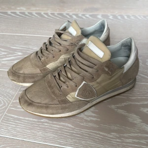 Philippe Model - skor  - Philippe Model | skor | beige | bra skick | tvätt görs vid köp | stl 41 | snabb kundservice | frakt 0-3 dagar | skriv vid frågor och funderingar | pris kan diskuteras!