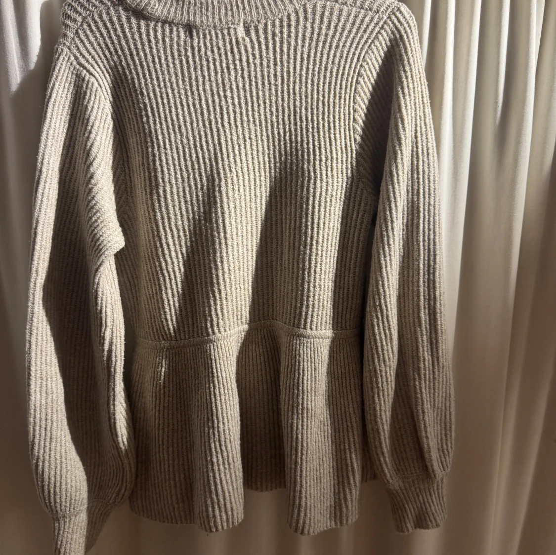 Beige stickad tröja från SAMSA Collection - 1