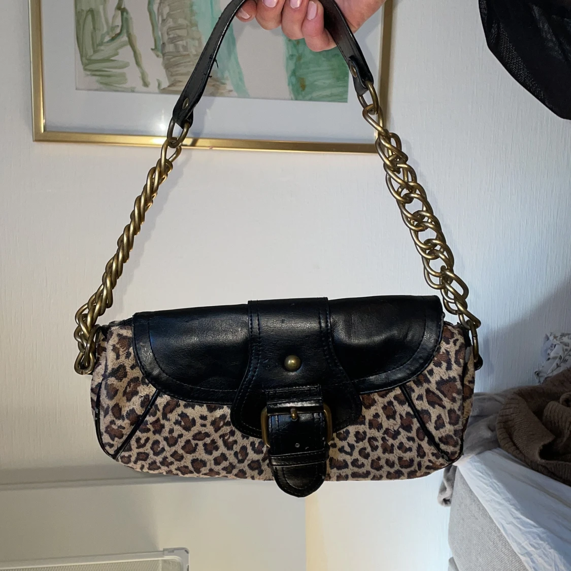 Leopardmönstrad axelväska med kedjerem