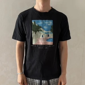 Svart t-shirt Zara - Zara T-shirt | Skick: 9/10 | Size - M | Fraktar via postnord eller instabox | Hör av dig vid minsta fråga eller fundering // Ricco Wardrobe