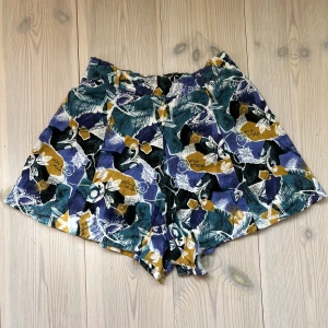 Vintage shorts - Vintage shorts från Japan, ingen storlek men jag skulle säger att det är S/M.