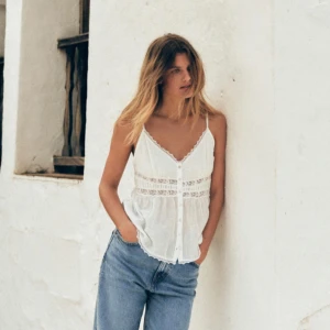 Vit Zara  linnetopp - Säljer en vit linnetopp från Zara storlek s, i mycket fint skick säljer för 100kr 