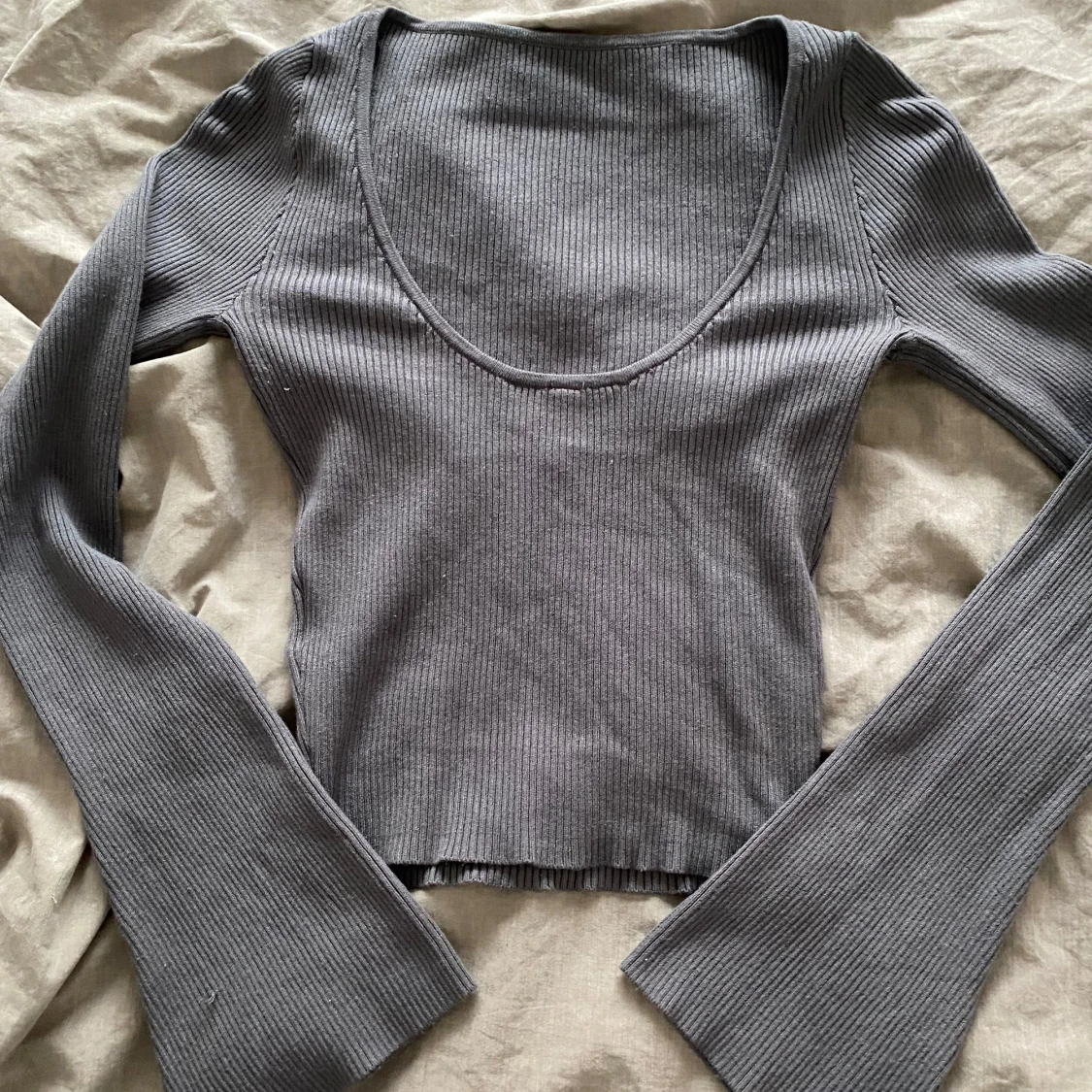 Grå backless tröja