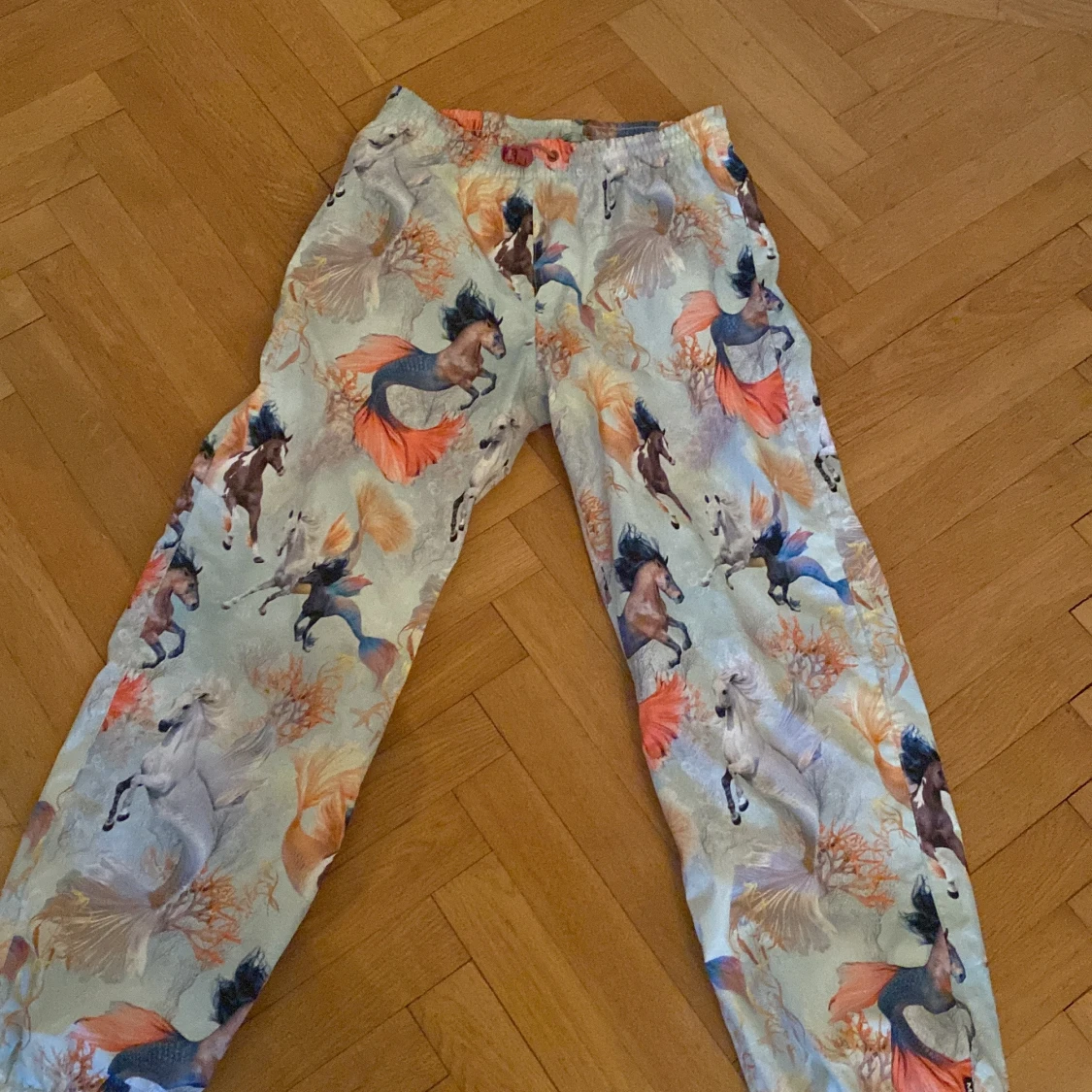 Galon/överdrags byxor med häst detaljer