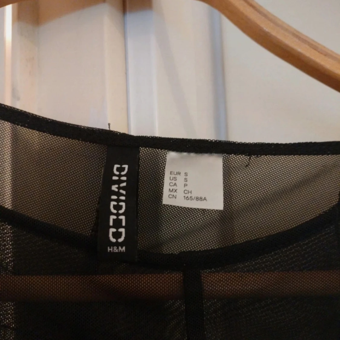 Svart mesh topp från H&M DIVIDED - 2