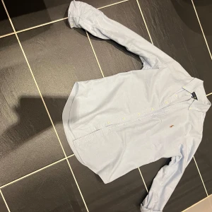 Ljusblå skjorta från Ralph Lauren - Raffe skjorta som knappt är använd. 
