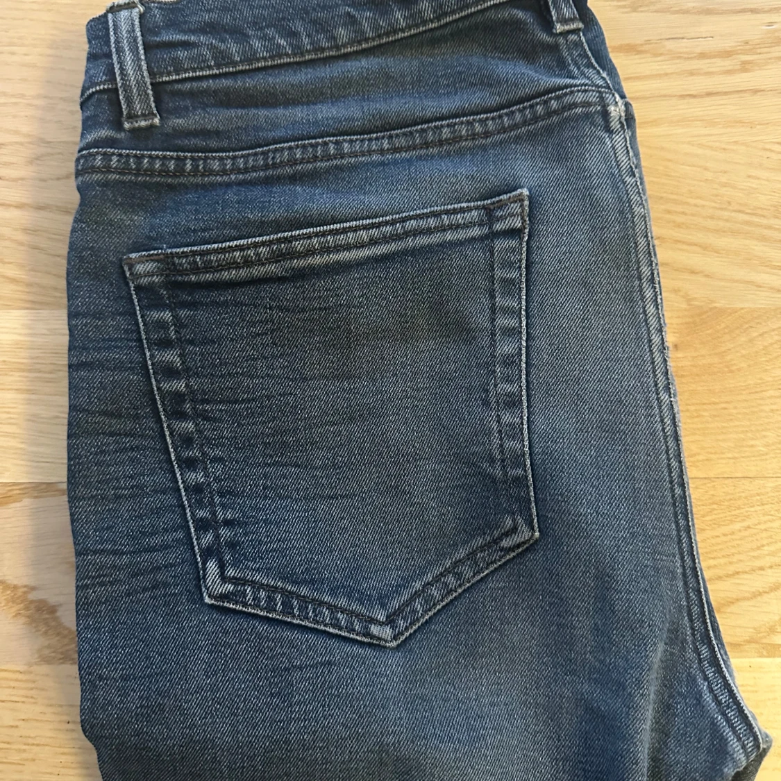 Mörkblå jeansbyxor från Acne Studios - 3