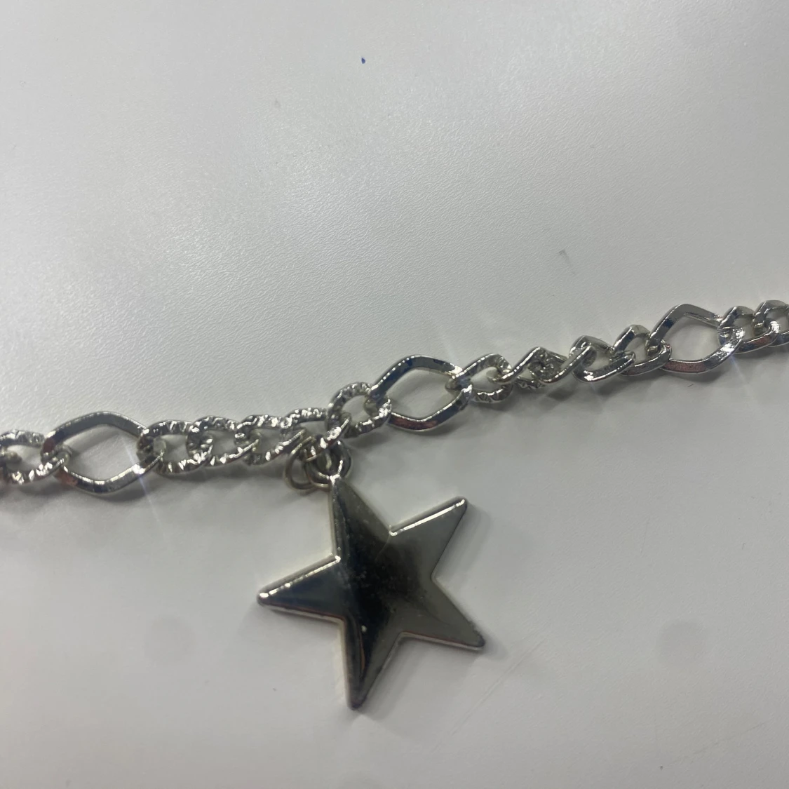 Silverfärgat armband med stjärnhänge - 1