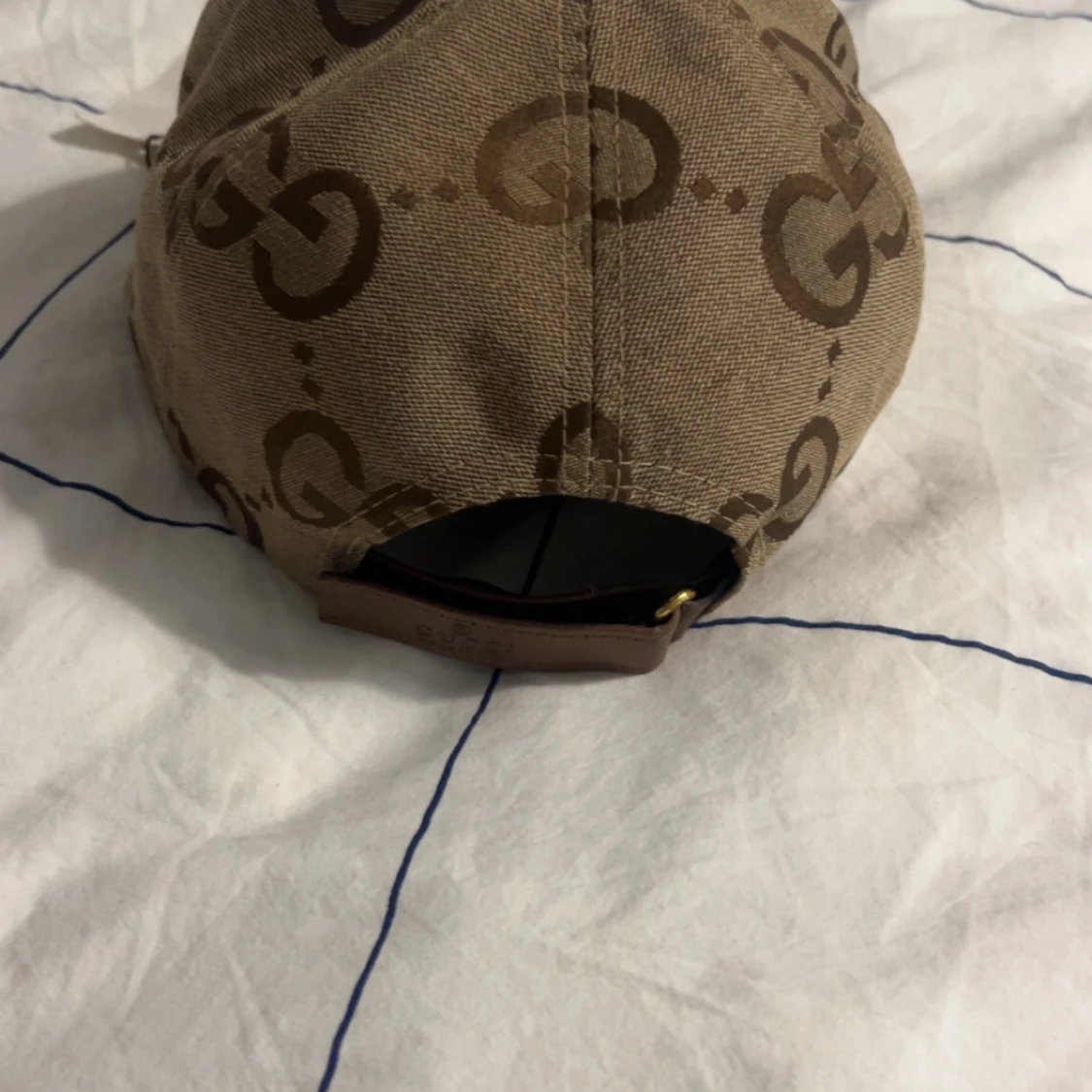 Beige keps från Gucci med GG-mönster - 2