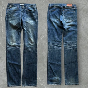 Acne studios jeans - Ett par Acne jeans i modellen MAX TRUE med en unik fade. Priset går att diskuteras🤩