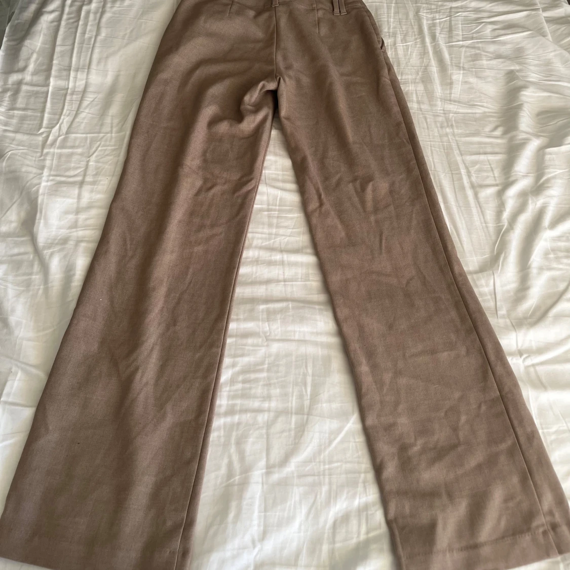Bruna kostymbyxor från Monki - 1