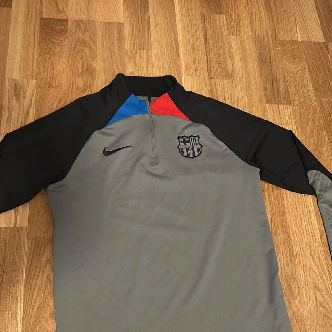 Grå barcelona träningströja - 90