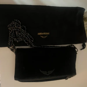 Zadig väska - Jättefin väska från Zadig & Voltaire. Den är använd men fortfarande i bra skick!💕