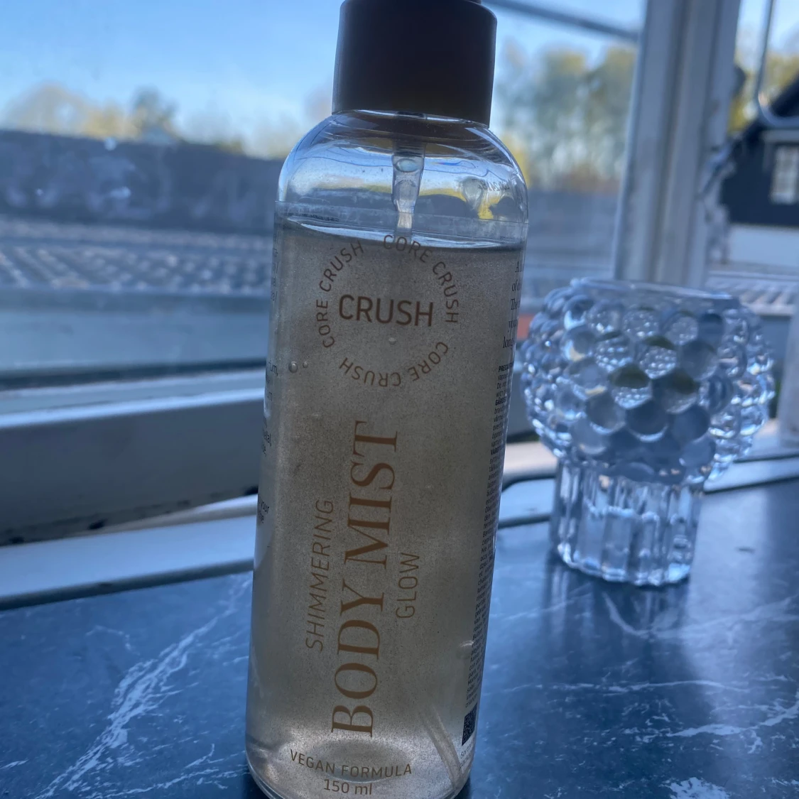 Shimmering body mist glow