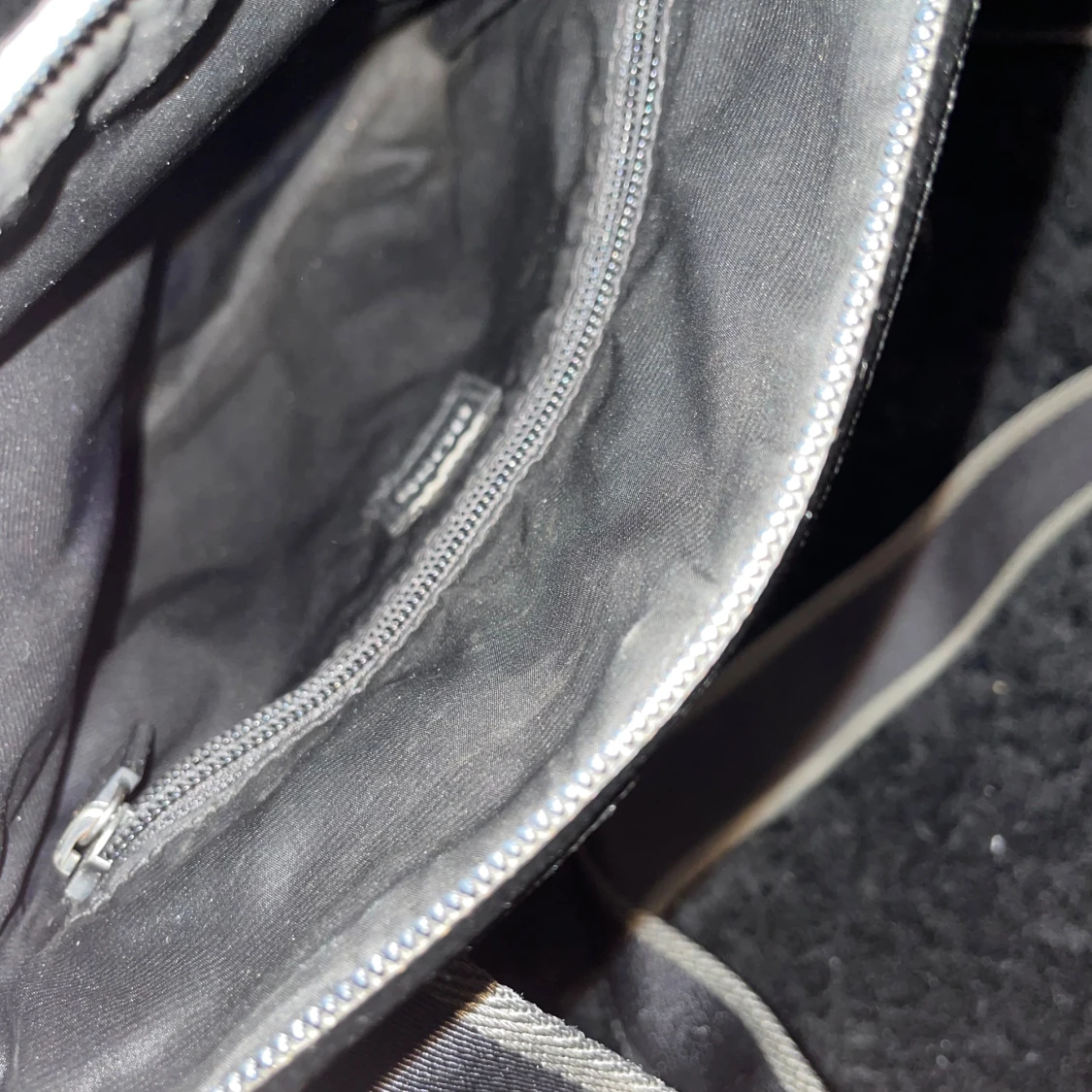 Svart axelväska från Hugo Boss - 1