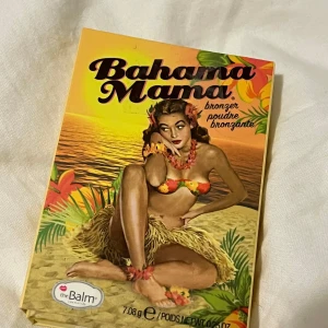 Bahama Mama bronzer från theBalm - FRI FRAKT!!! Bahama Mama bronzer från theBalm. Har en varm brun nyans, perfekt för att skapa en solkysst look eller för contouring. Aldrig öppnat. Skyddstejpen kvar.