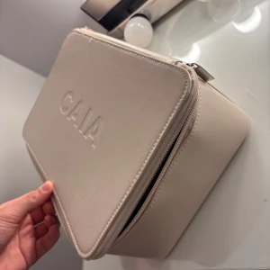 Caia sminkväska  - Inga smink fläckar i eller liknande.