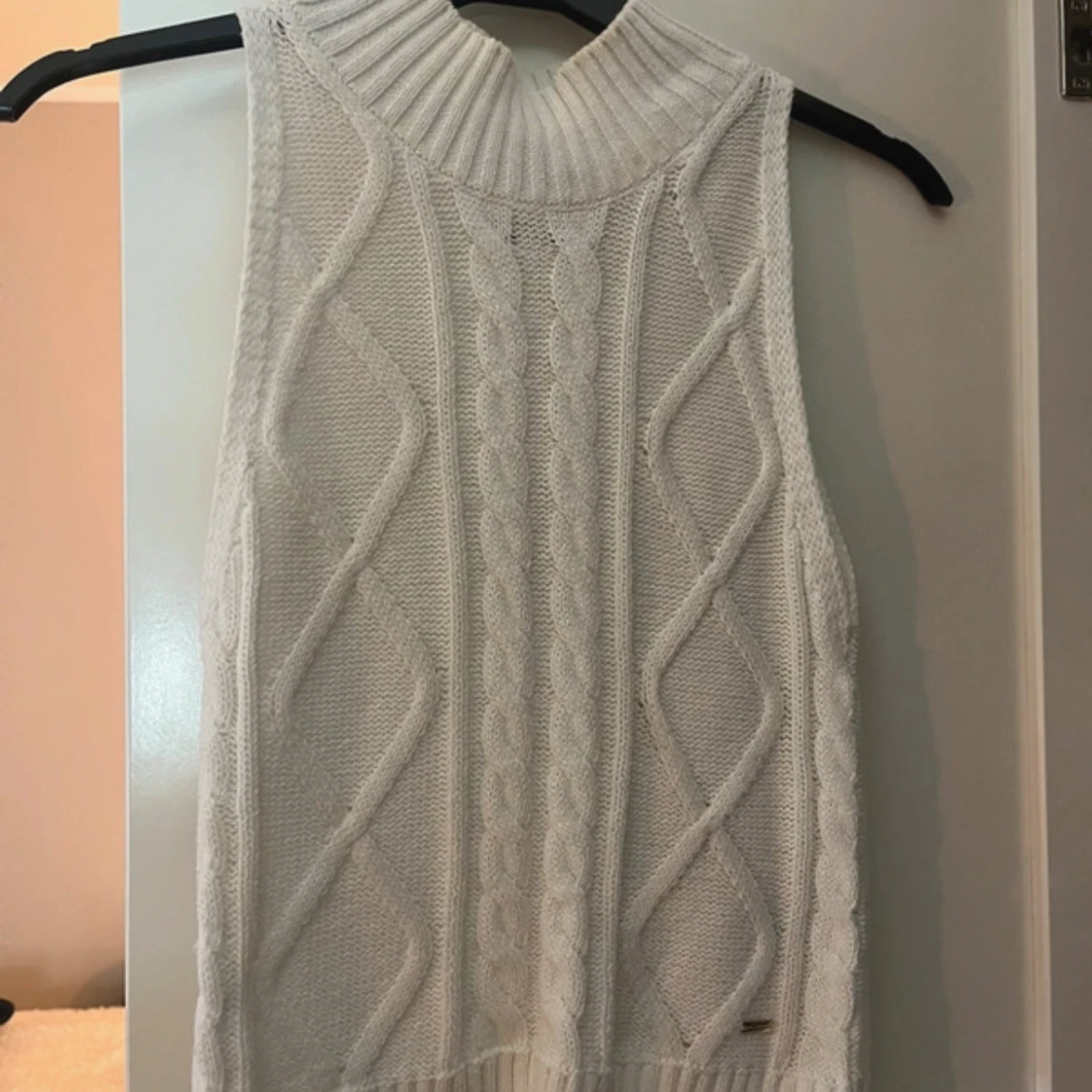 Vit stickad väst från Holly & Whyte - 1