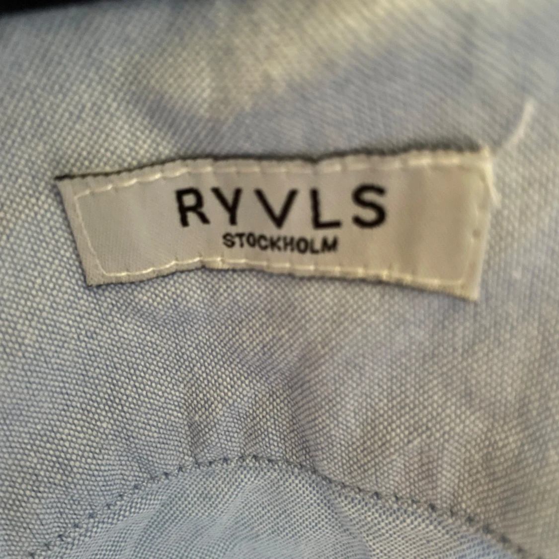 Ljusblå skjorta från RYVLS Stockholm - 1
