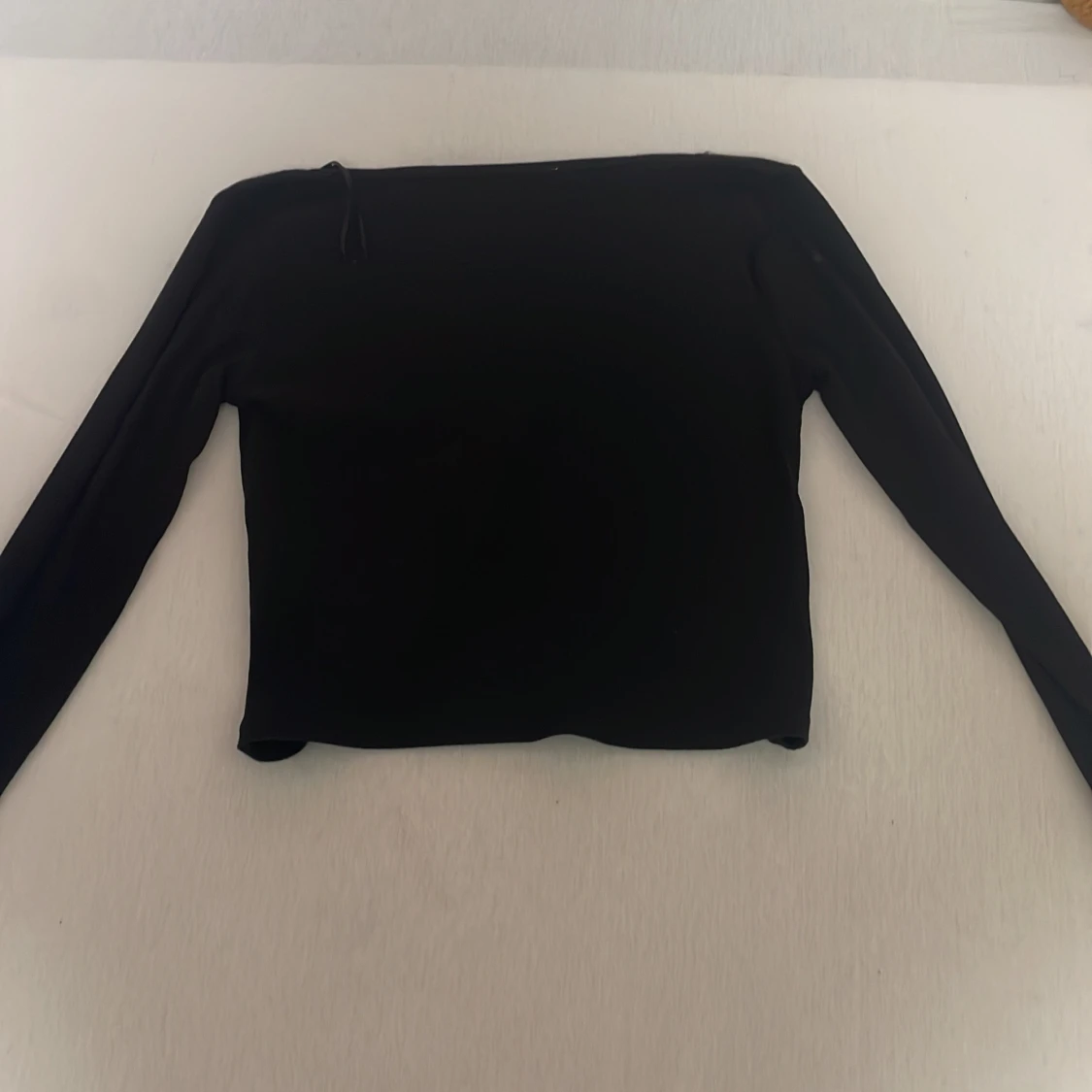 Svart croppad långärmad topp - 1
