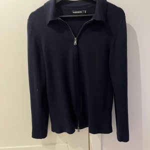 J.Lindeberg kashmeire kofta str S - J Lindeberg Kofta Kashmiere, endast lite använd.                  Nypris 2 000kr! Mitt pris 750kr.