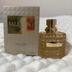Valentino Born in Roma Donna The Gold - Säljer denna då den inte kommit till användning. Helt ny endast testad. Nypris 100ml 1800kr. (Finns ej att köpa längre) 💗 