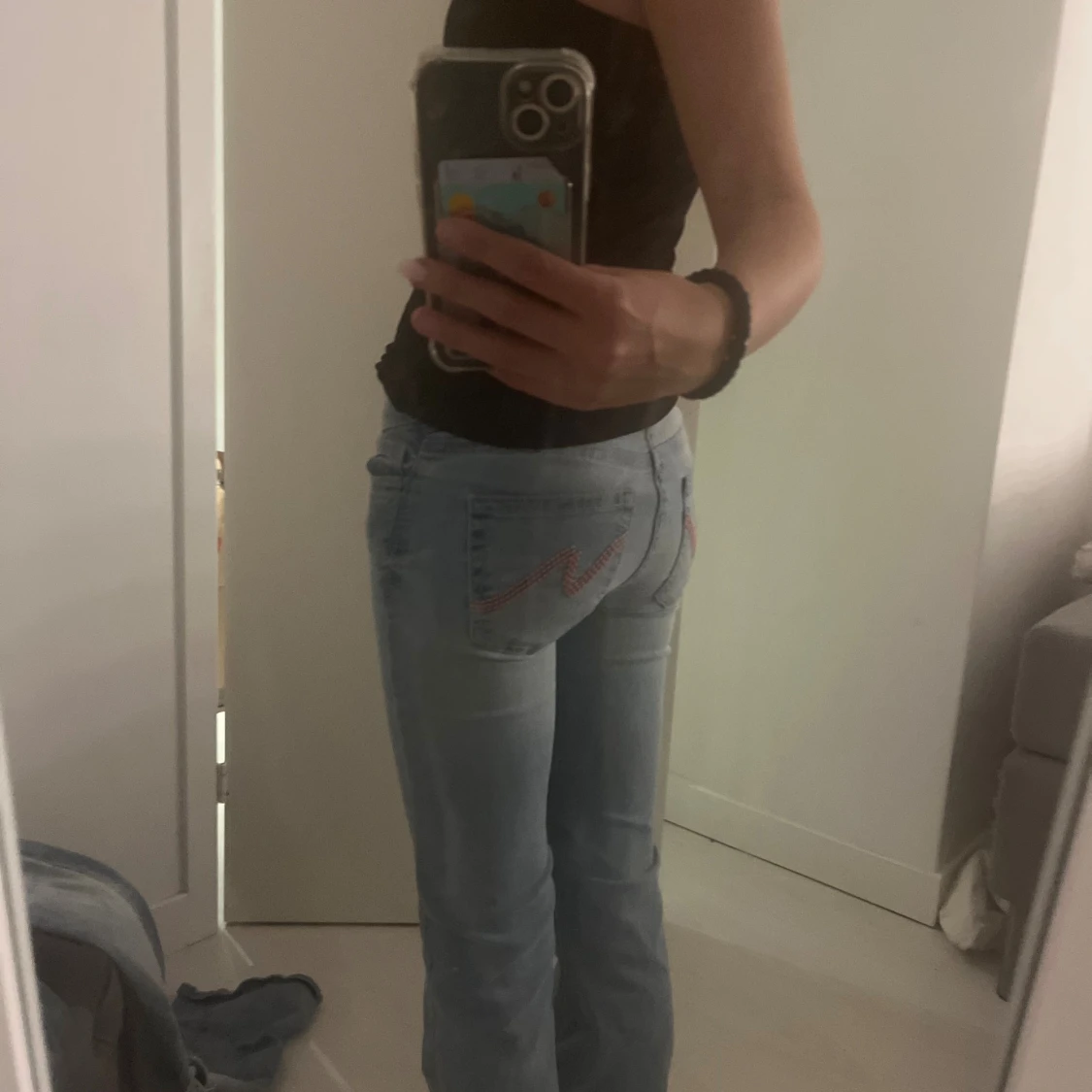 Ljusblå bootcut jeans med broderi - 2