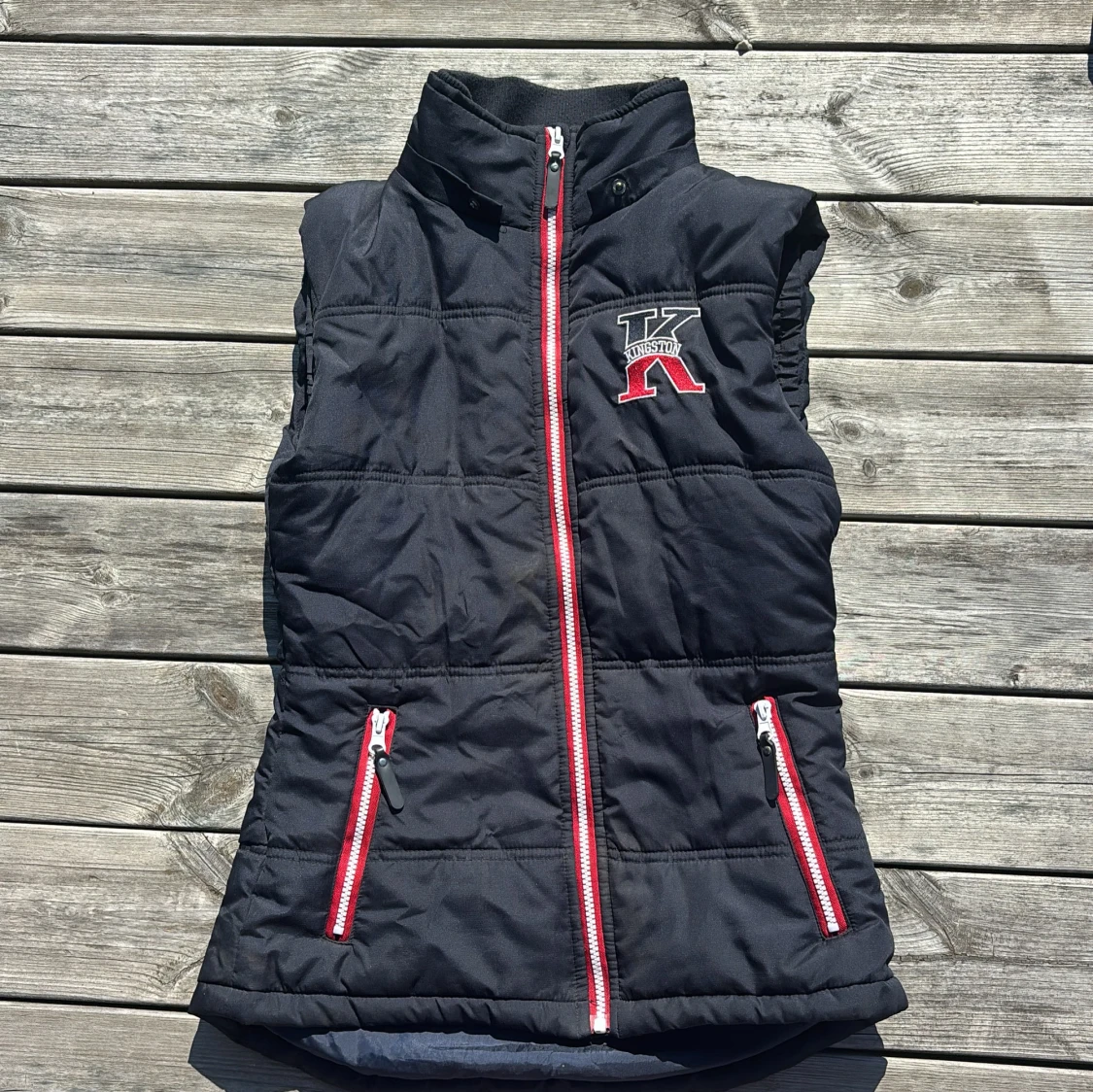 Svart dunväst från Kingston XS