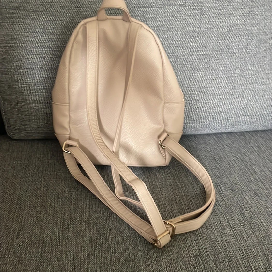 Beige ryggsäck i skinnimitation - 2