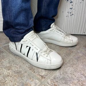 Valentino Garavani skor - Skick: 9/10.      Saknar originalsnöre