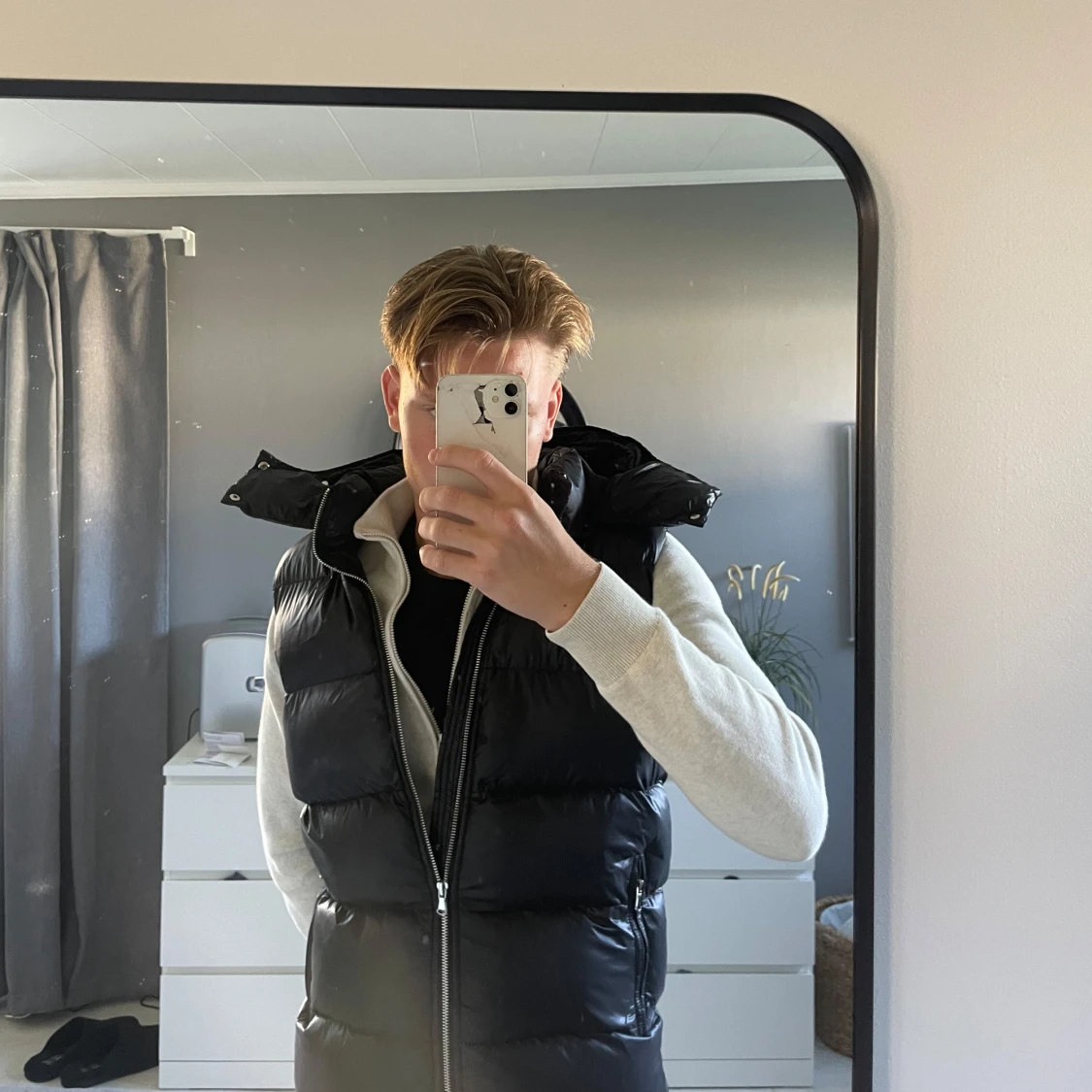 Svart dunväst från Leon Marcel - 3