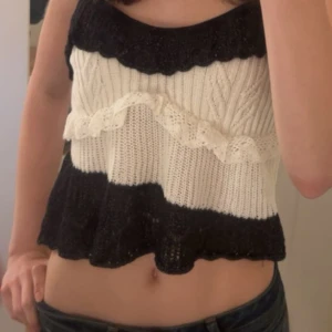 Zara topp  - Topp från Zara, använd 3 gånger den är i nytt skick. S/XS