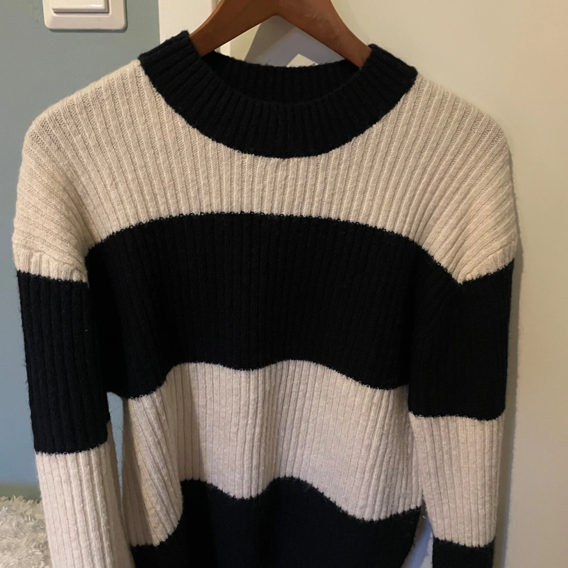 Randig stickad tröja från H&M XS