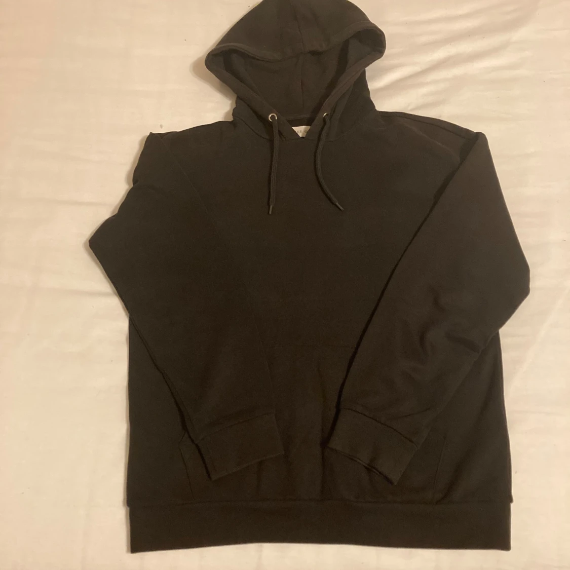 Svart hoodie från Pier One