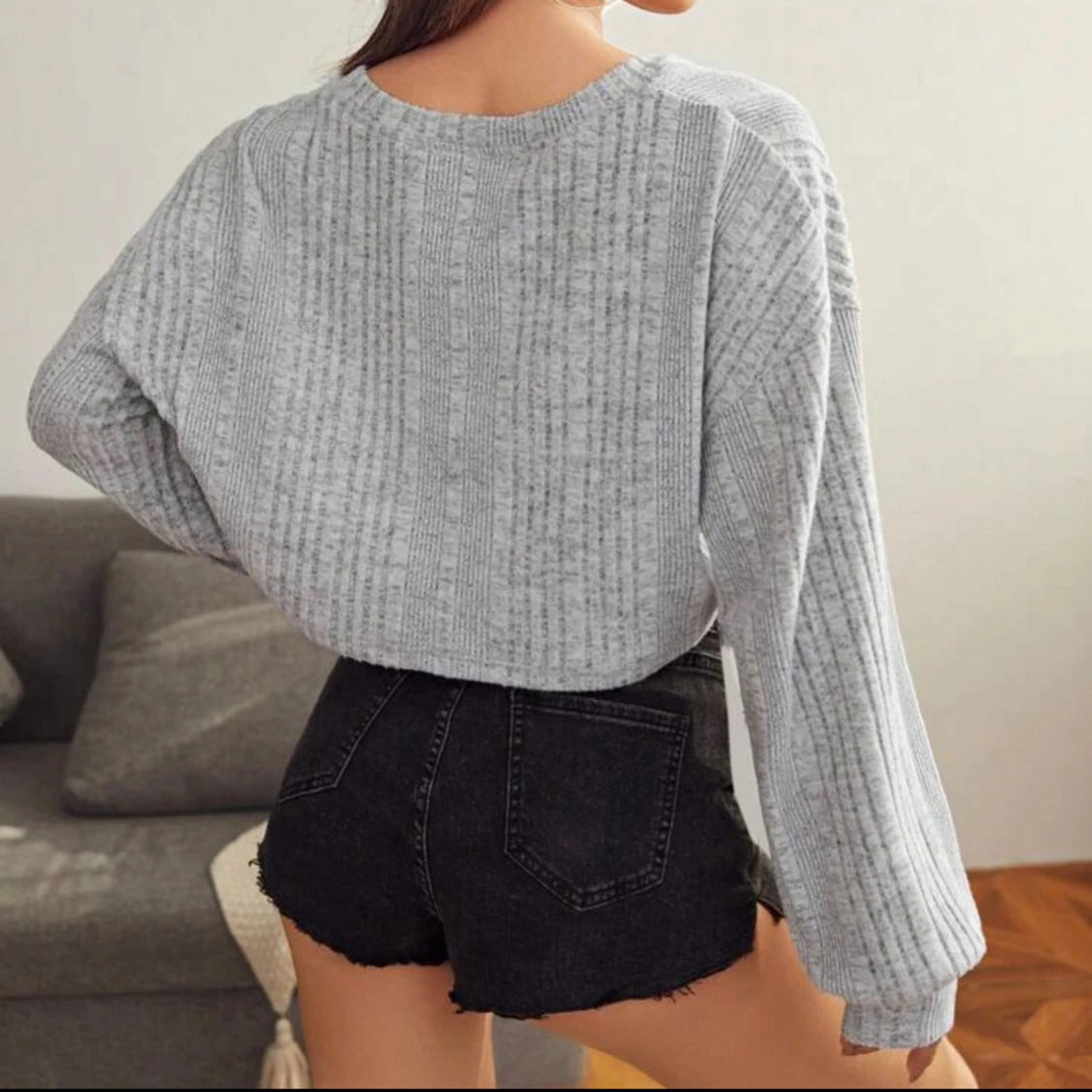 Croppad grå tröja - 1