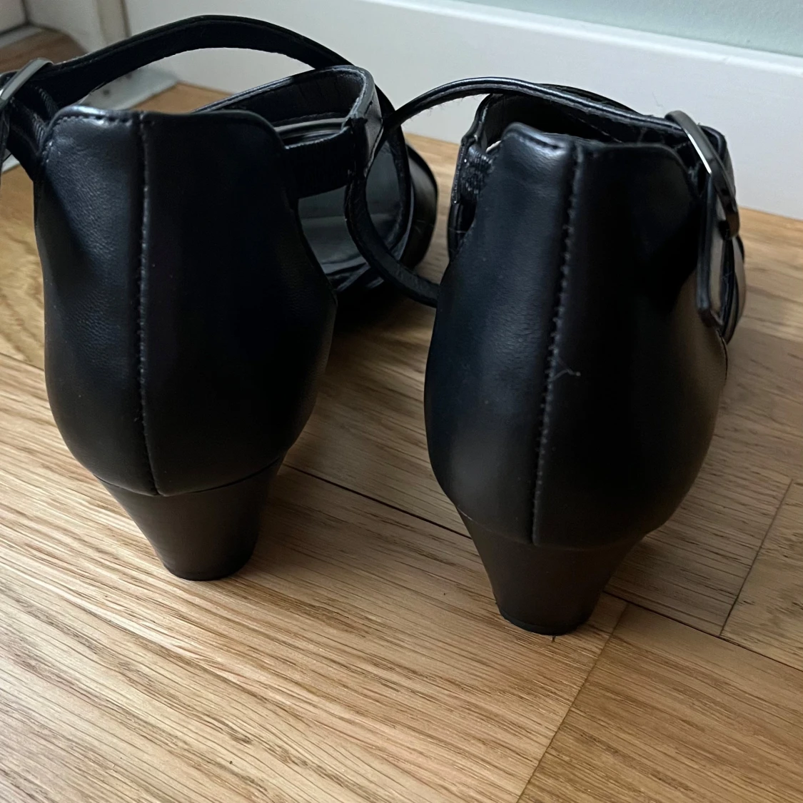 Svarta Klackskor med Spänne - 1