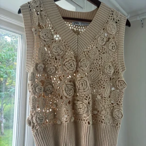 Stickad väst  - Nästan aldrig använd därav oanvänt skick