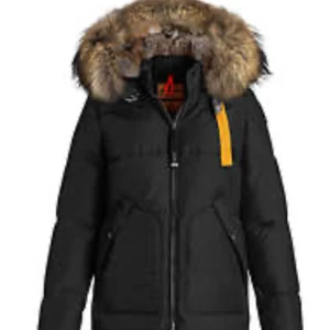 Parajumper - Säljer en parajumper som jag inte använder längre , inga skador som syns  den ser fof ny ut 😊.