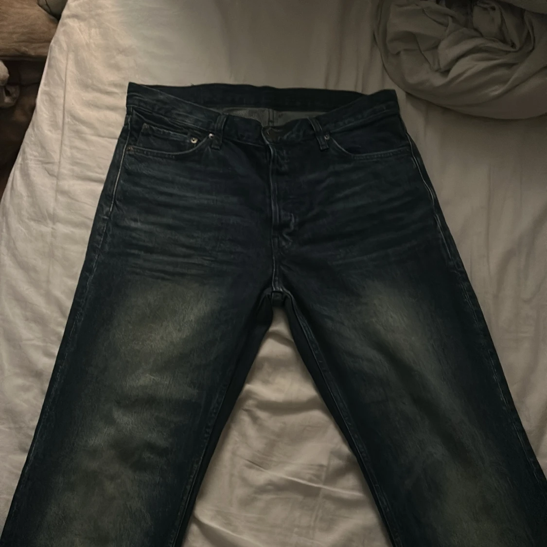 Mörkblå jeans från Weekday