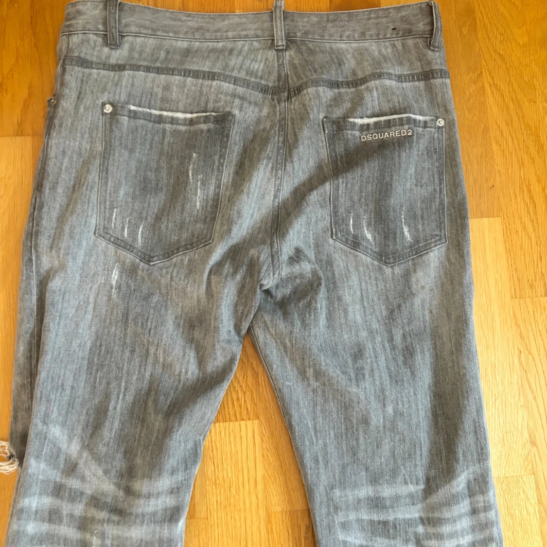 Grå slitna jeans från Dsquared2 Strl.38 - 3