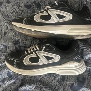 B30 dior - Använda 3 gånger passar inte ingen box därför så billiga