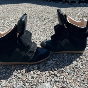 Isabel Marant  - Säljer mina privata Isabel Marant skor. Lite använda men inget som syns utanpå!