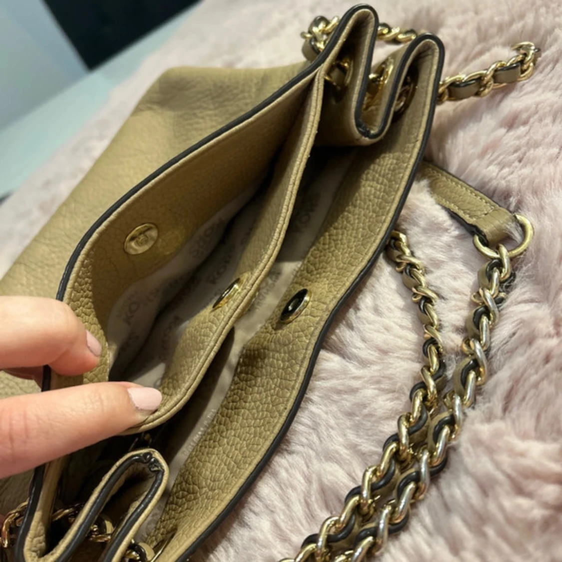 Beige axelväska från Michael Kors - 4