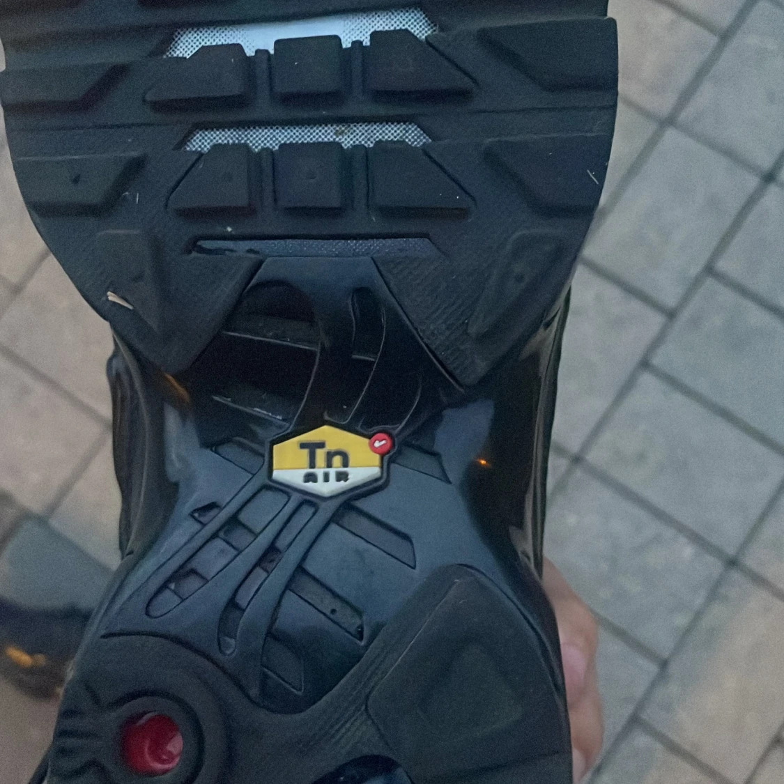 Nike Air Max Plus Tn i helsvart - 1