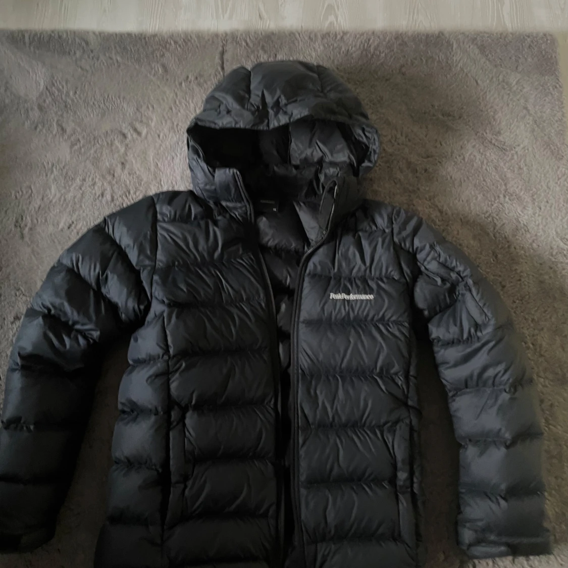 Svart dunjacka från peak performance  - 1